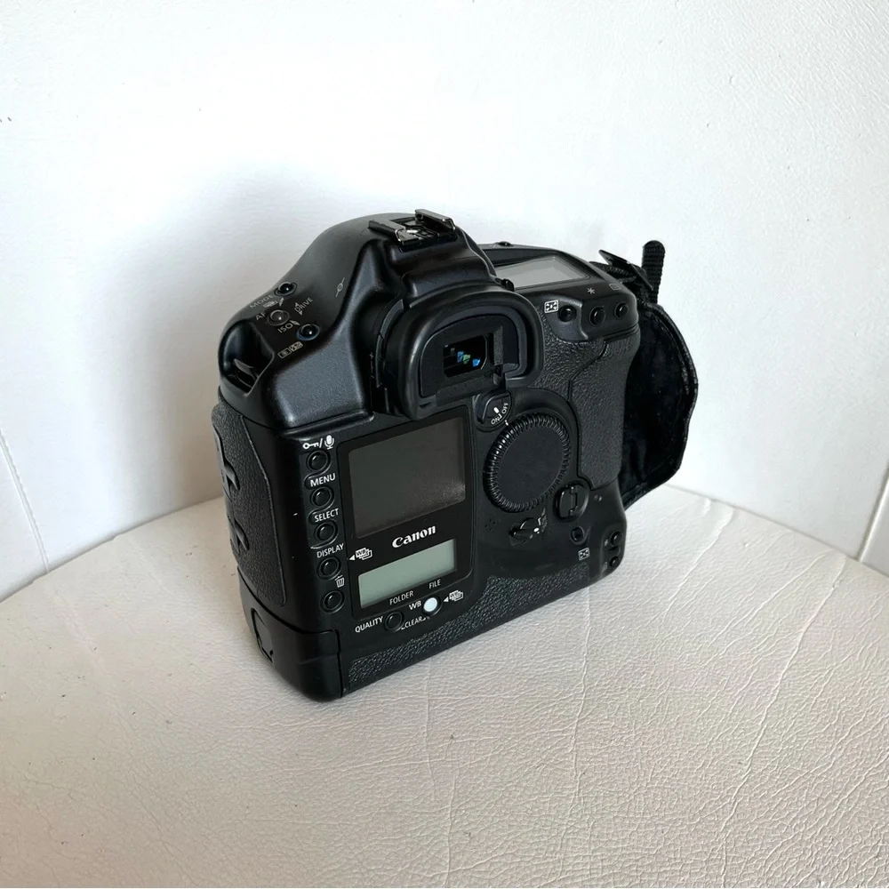 ▇ Vintage Canon EOS 1Ds Camera Body